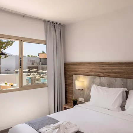 Kapetanios Aqua كورال باي