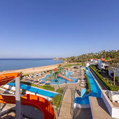 Kapetanios Aqua منتجع