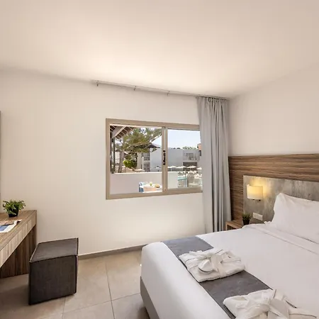 Kapetanios Aqua 4* كورال باي